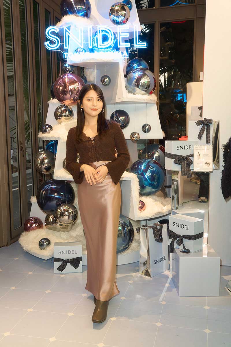 SNIDEL TOKYO AOYAMA店を訪れた川島海荷