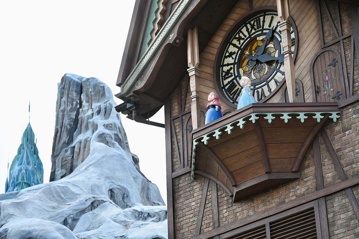 香港ディズニーランドの「ワールド・オブ・フローズン」エリア【写真：VCG/アフロ】