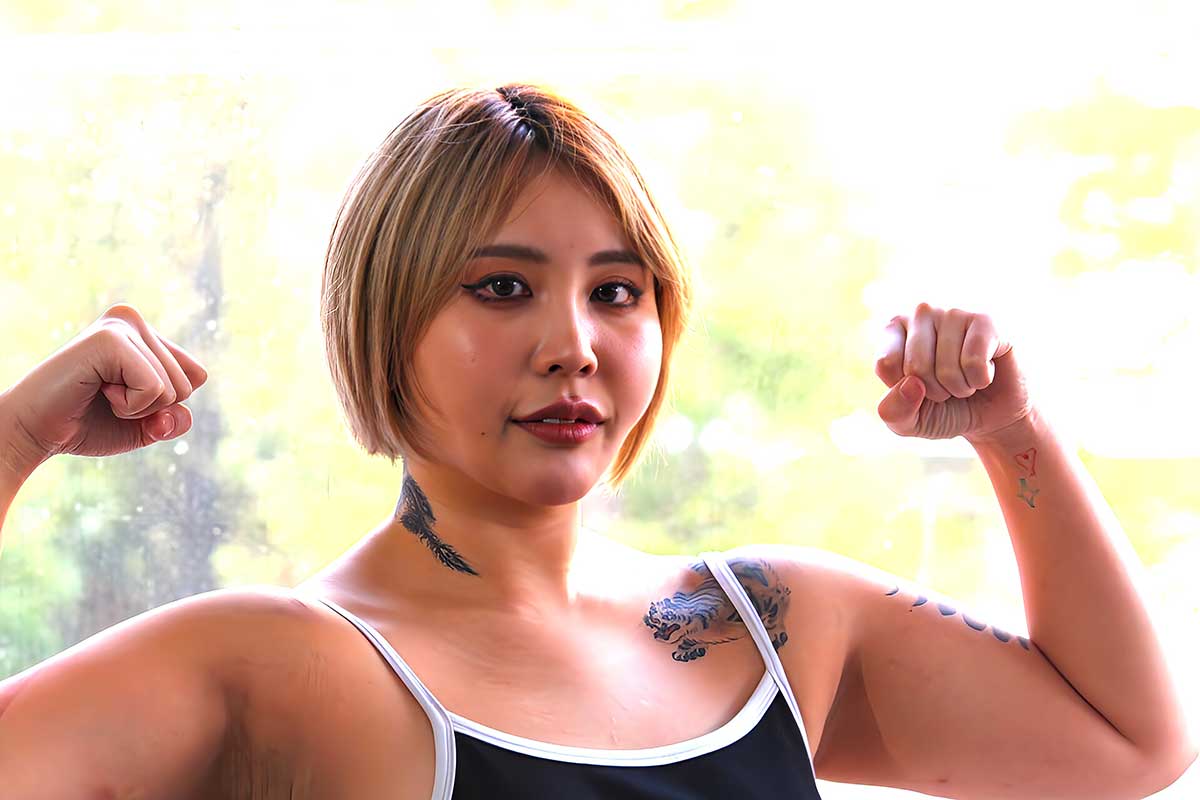 デビュー戦でちゃんよたと戦う虎牙のん【写真:橋場了吾】