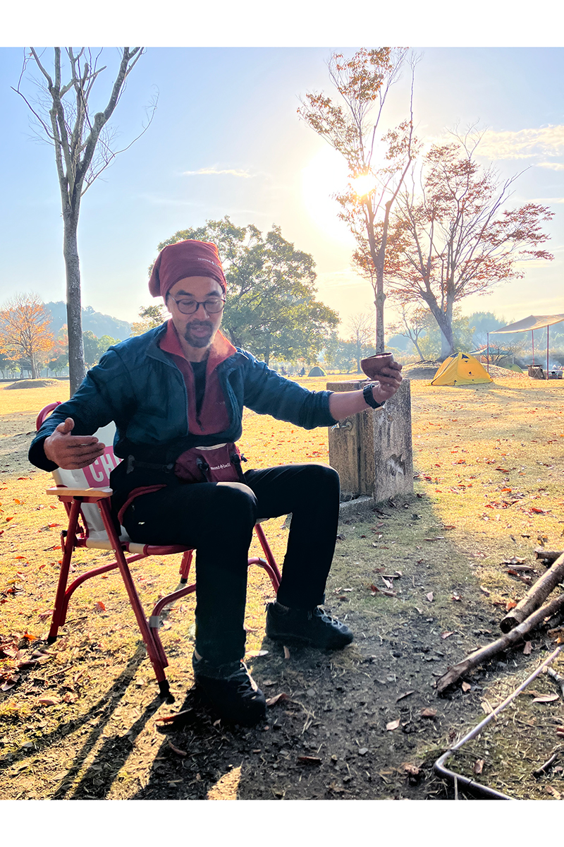 夜から朝まで、自身の哲学を語りつくした服部氏【写真：ENCOUNT編集部】