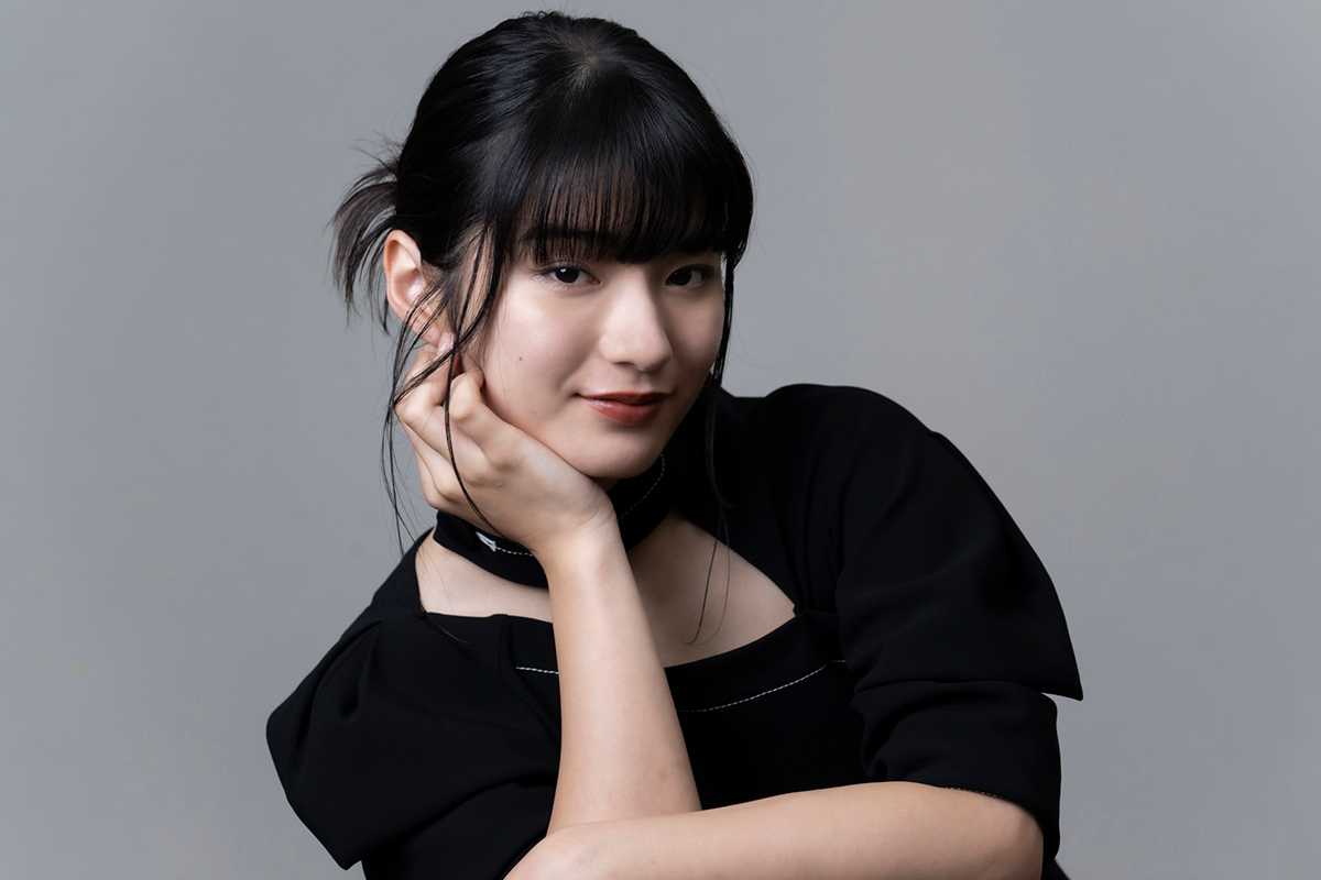 「まだ高校生、できます！」と笑った【写真：舛元清香】