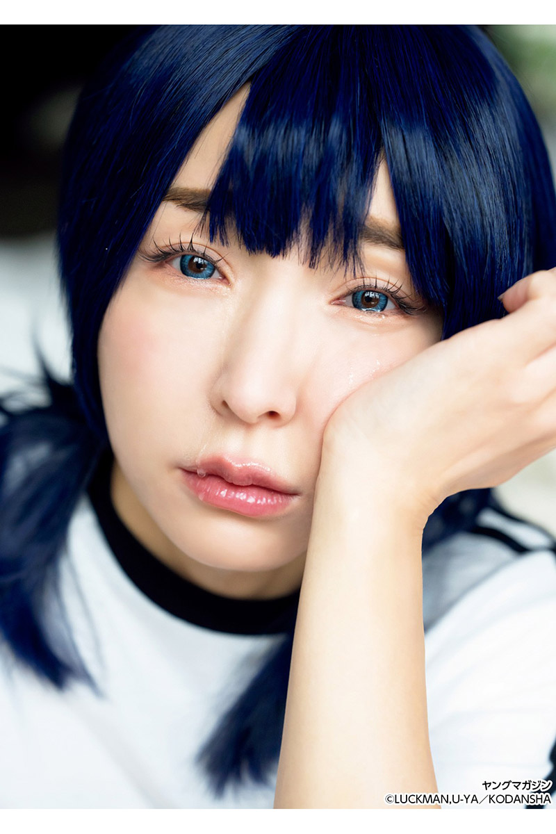 『ヤングマガジン』の巻中グラビアに登場した加護亜依【写真：LUCKMAN】