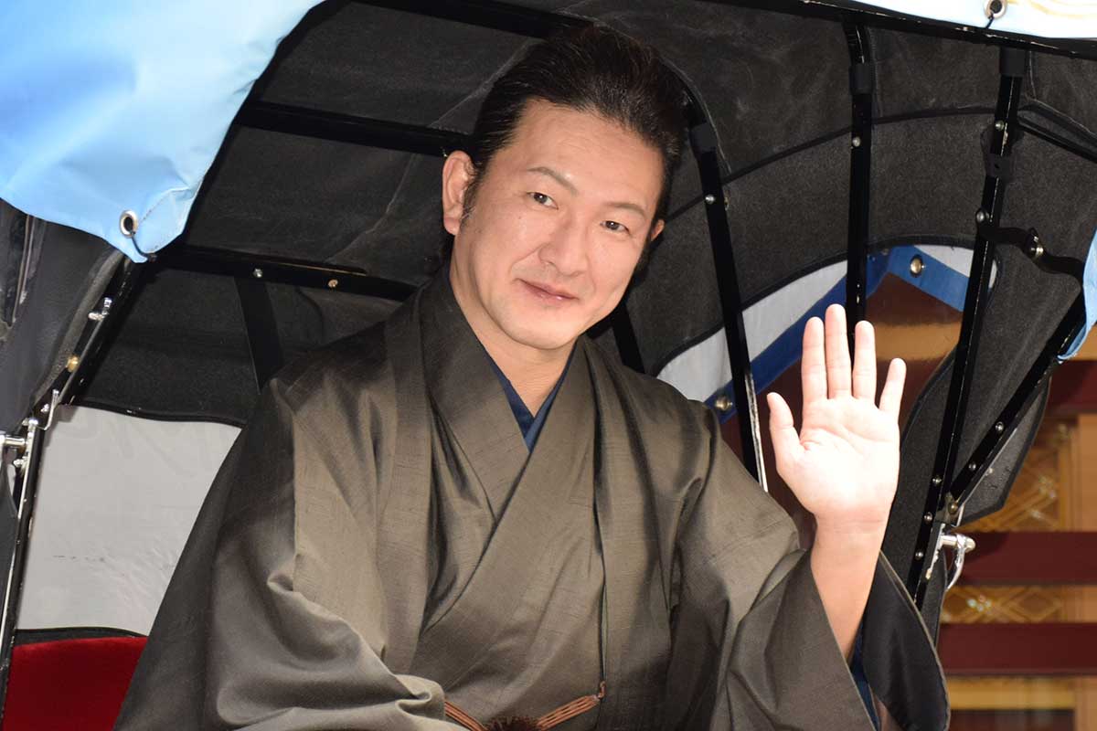 中村獅童、AI通訳搭載の“超歌舞伎人力車”をお披露目　10周年の節目に「400年後も残る作品に」