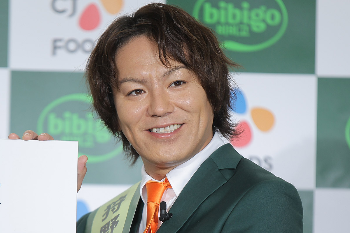 就任発表会に登壇した狩野英孝【写真：ENCOUNT編集部】