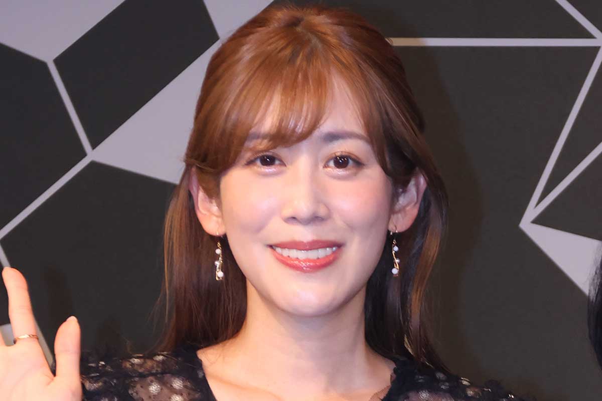 元NHK中川安奈アナ、超ミニスカ姿に「スタイル抜群」　豪華ゴルフメンバーに「スーパースターだらけ！」の声も
