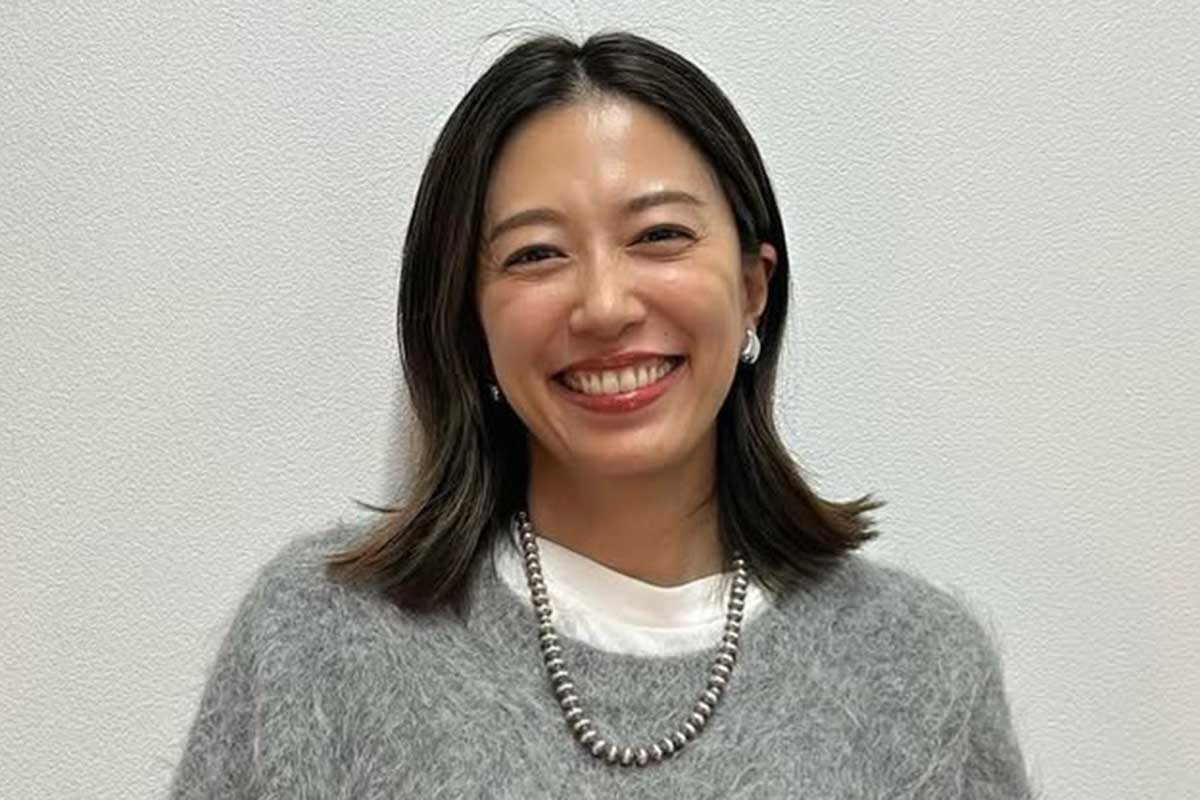 里田まい、ミニワンピの近影にファン注目　近況報告に夫登場で「素敵」「仲良し夫婦」の声