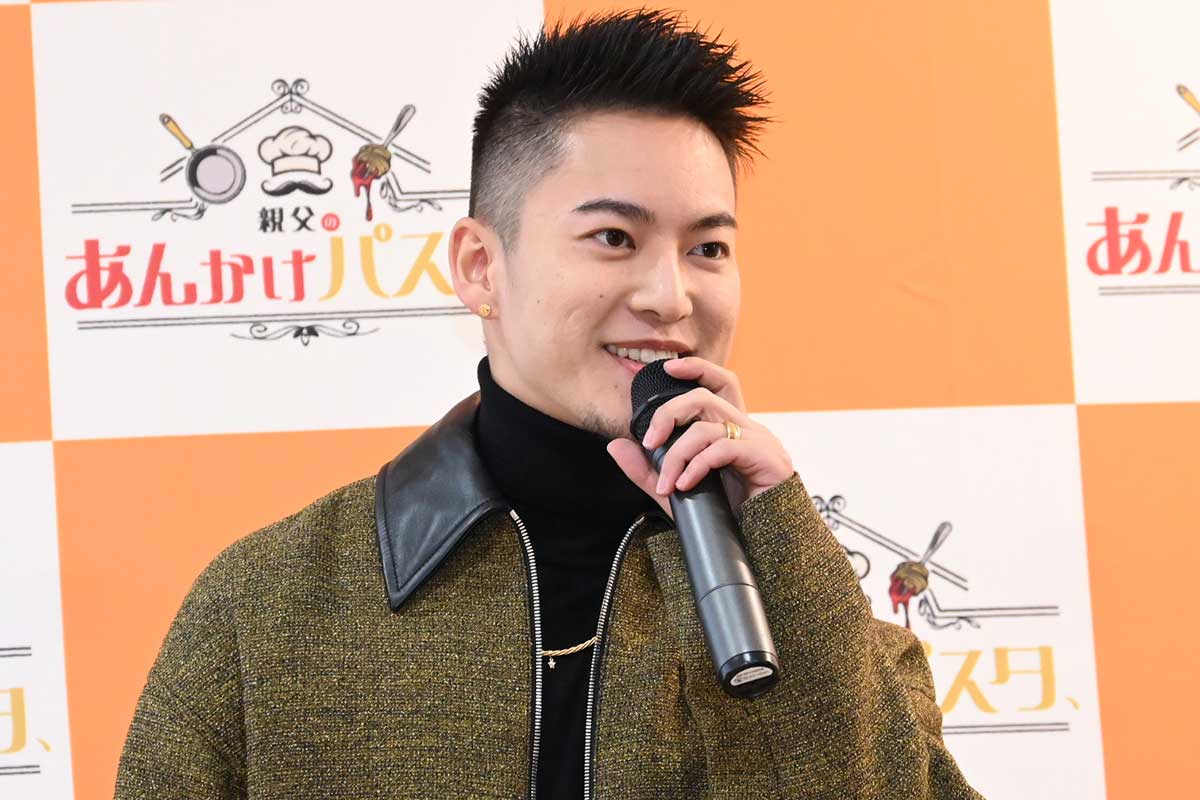 三山凌輝、新会社設立後初の公の場　報道陣前に笑顔「久々のフラッシュだ」…左手薬指に指輪