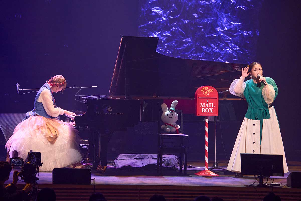 夏川りみ（右）との涙のコラボが実現