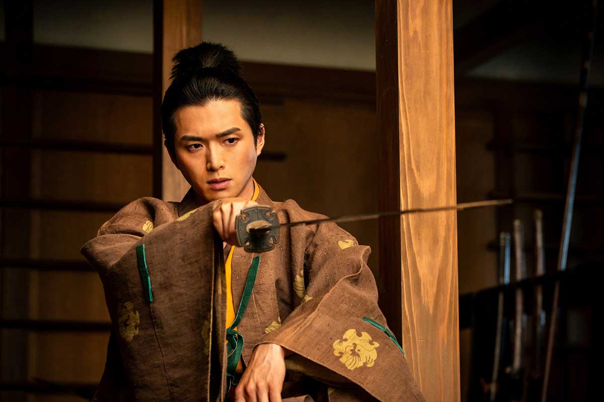 白洲迅は黒母衣衆の筆頭・佐々成政を演じる【写真:(C)NHK】