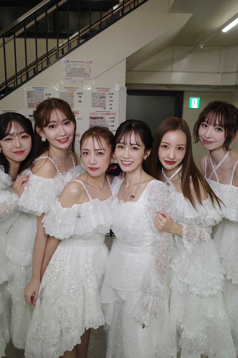 OGゲストとして出演した元AKB48のメンバーら【写真:X(@kojiharunyan)より】