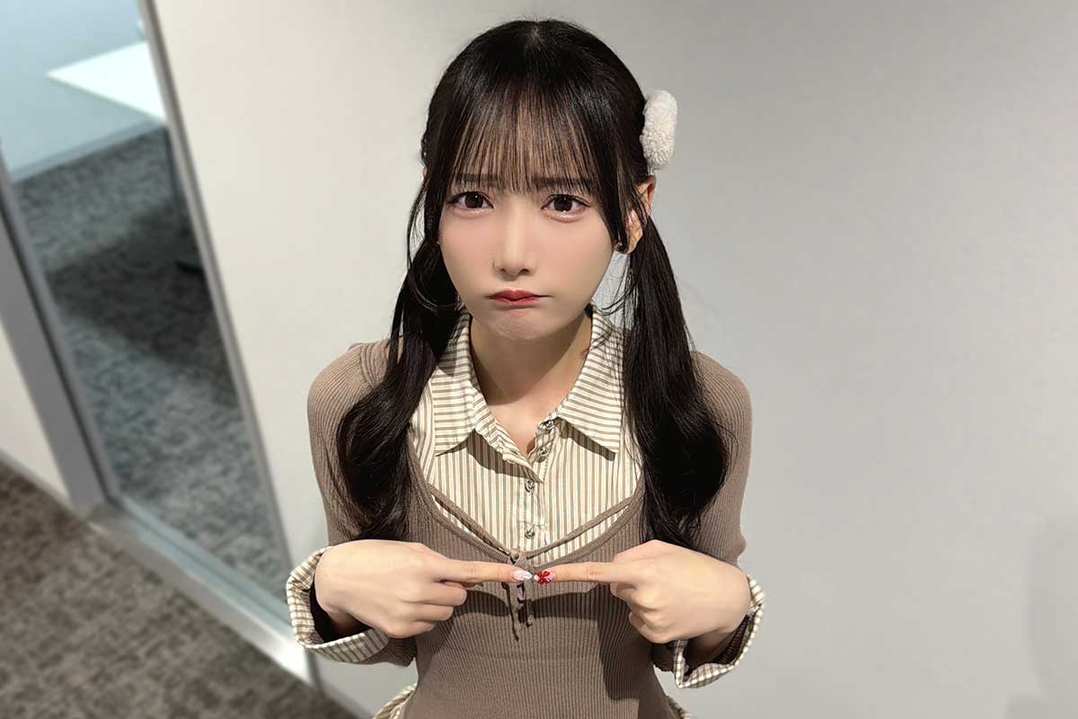 ≠ME鈴木瞳美、左右違うブーツで外出　激似デザインに「思ってる数百倍似てた」「よく見なきゃバレない」の声