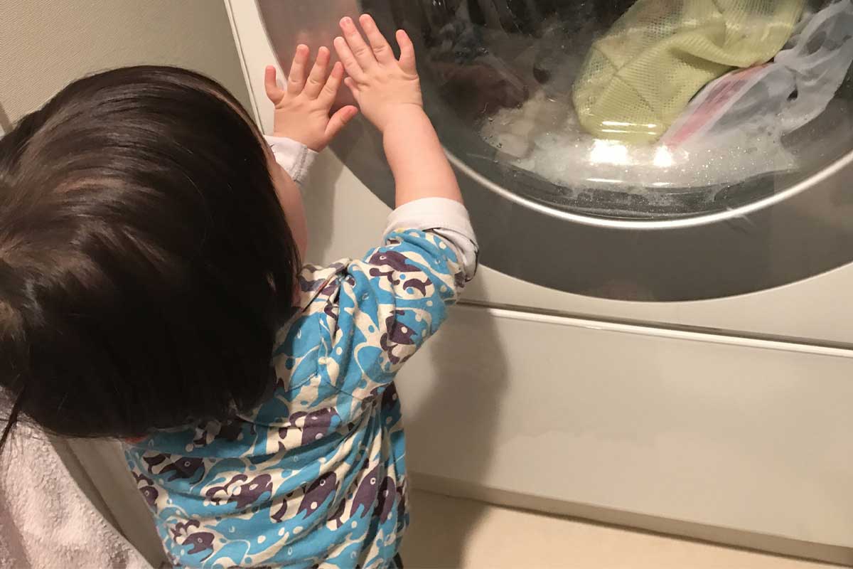 脱衣所に歩いた乳児、まさかの誤飲発生で救急搬送　ネット騒然「たしかにお菓子にも見える…」