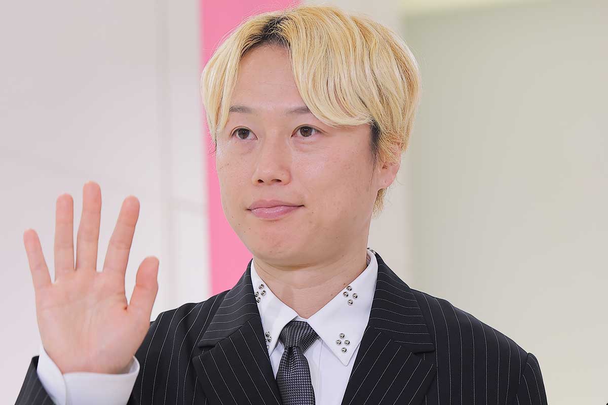 ニューヨーク屋敷の“1000万円”愛車に乗車　報告にファンからツッコミ殺到「顎が無さすぎる」