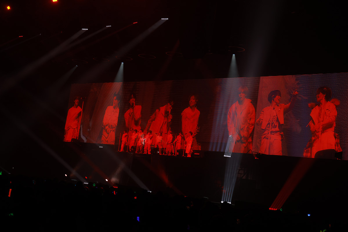 全力パフォーマンスでファンを沸かせた【写真:山口比佐夫】