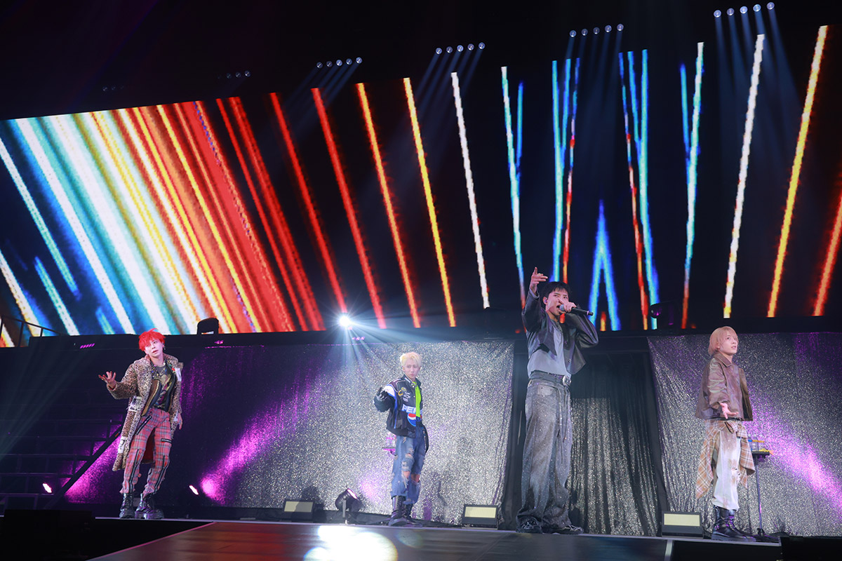 ダイナミックなパフォーマンスで魅了【写真:山口比佐夫】