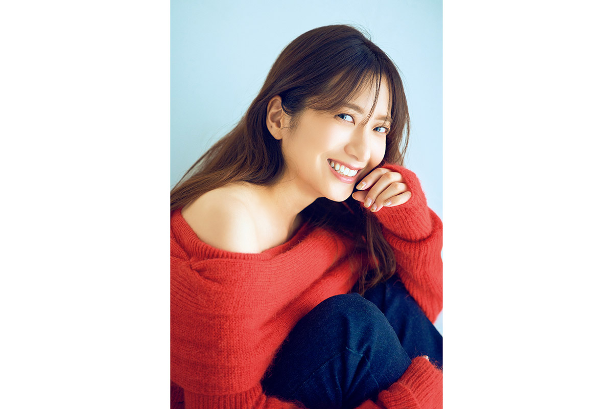 フリー転身から2年　元日テレ・笹崎里菜アナ、雑誌“撮り下ろし”初挑戦「背筋を鍛えました」