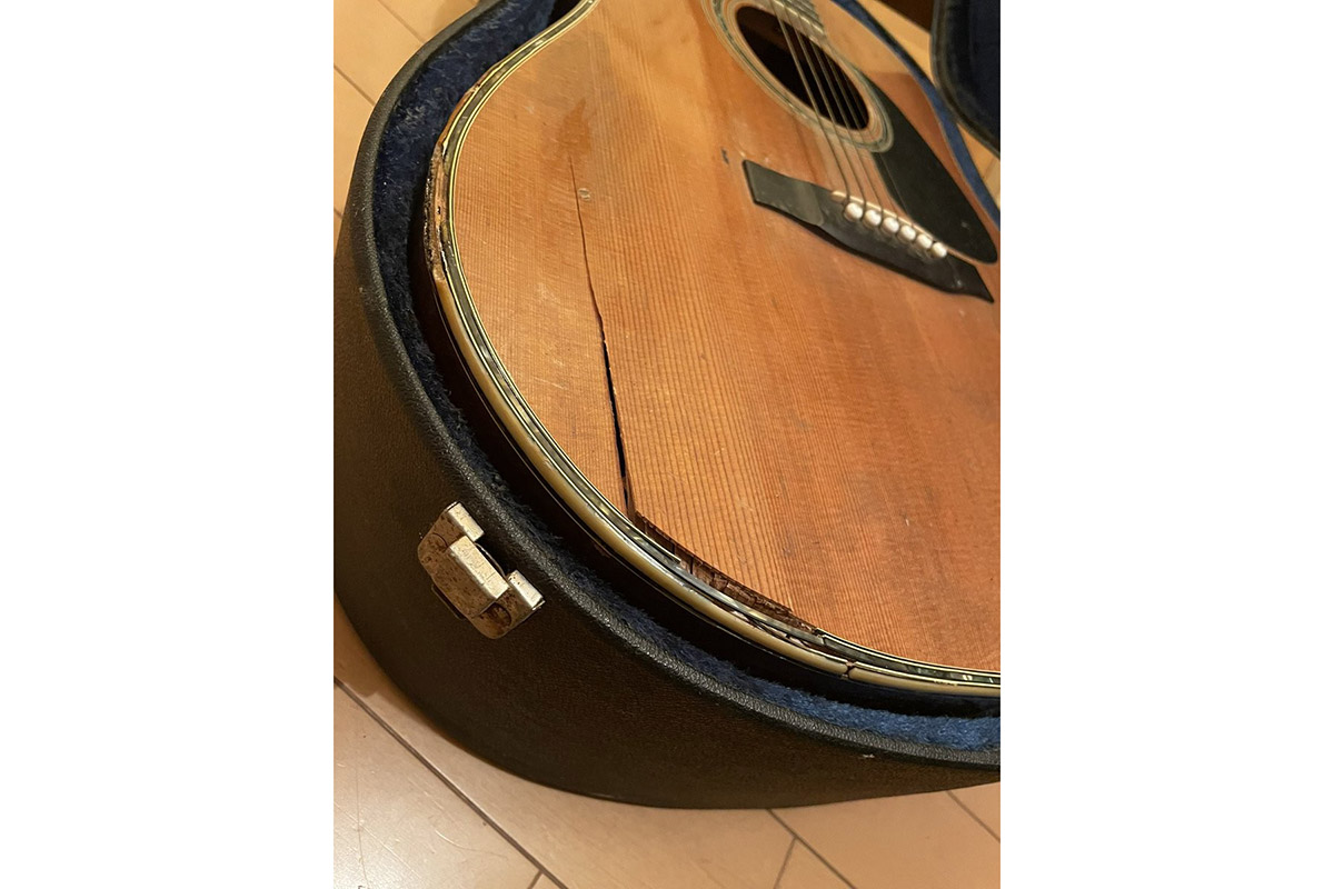 「ハードケースでこの割れ方は…」購入ギターが配送中に破損、無惨な姿に…運送会社は補償を明言