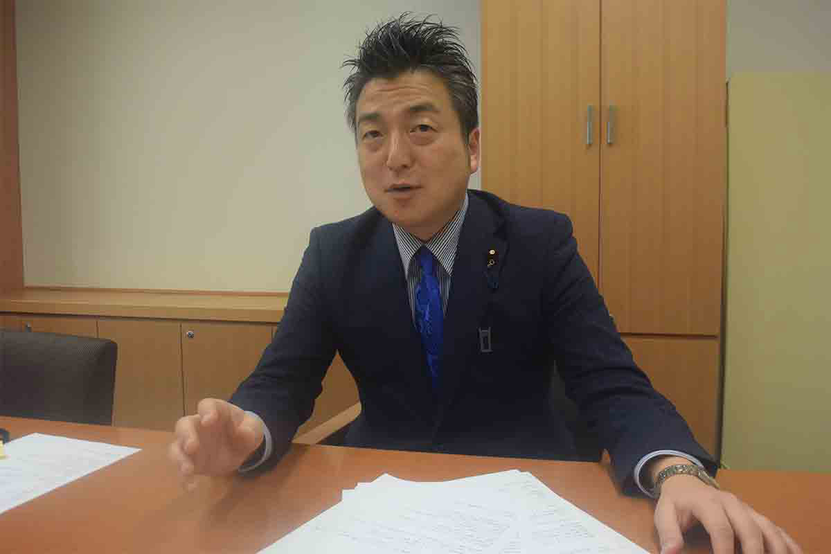 被害を説明した藤原議員【写真:ENCOUNT編集部】