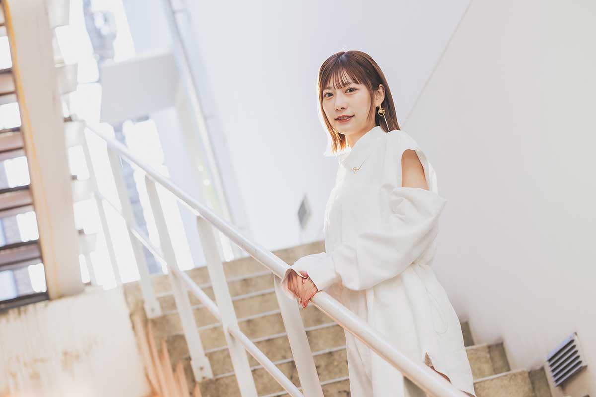 活動再開後初となるインタビューに応じた東村芽依【写真:冨田味我】