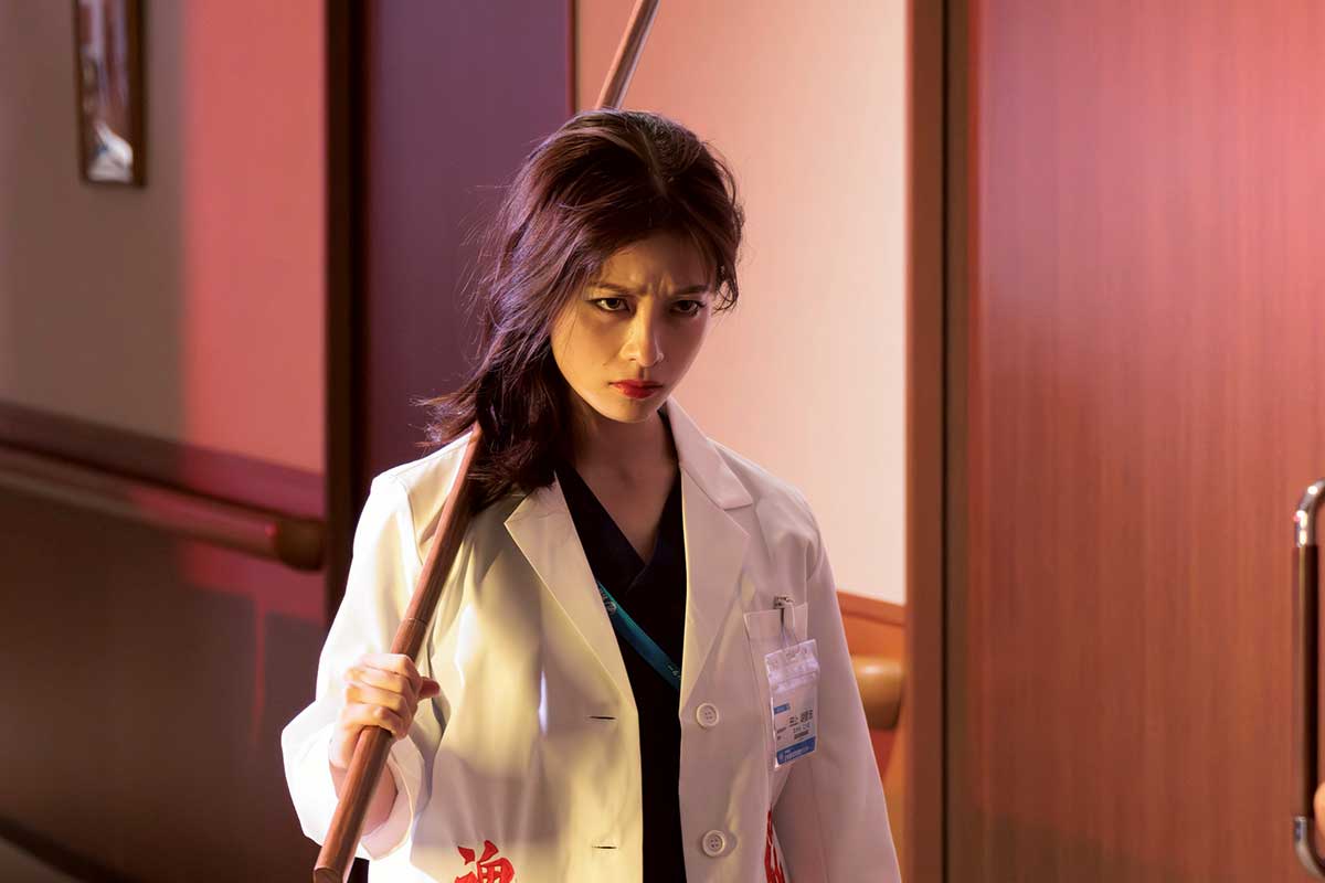 橋本環奈、金髪特攻服の元ヤン脳外科医に「意外とやれる」　向井理の完璧ぶりも明かす