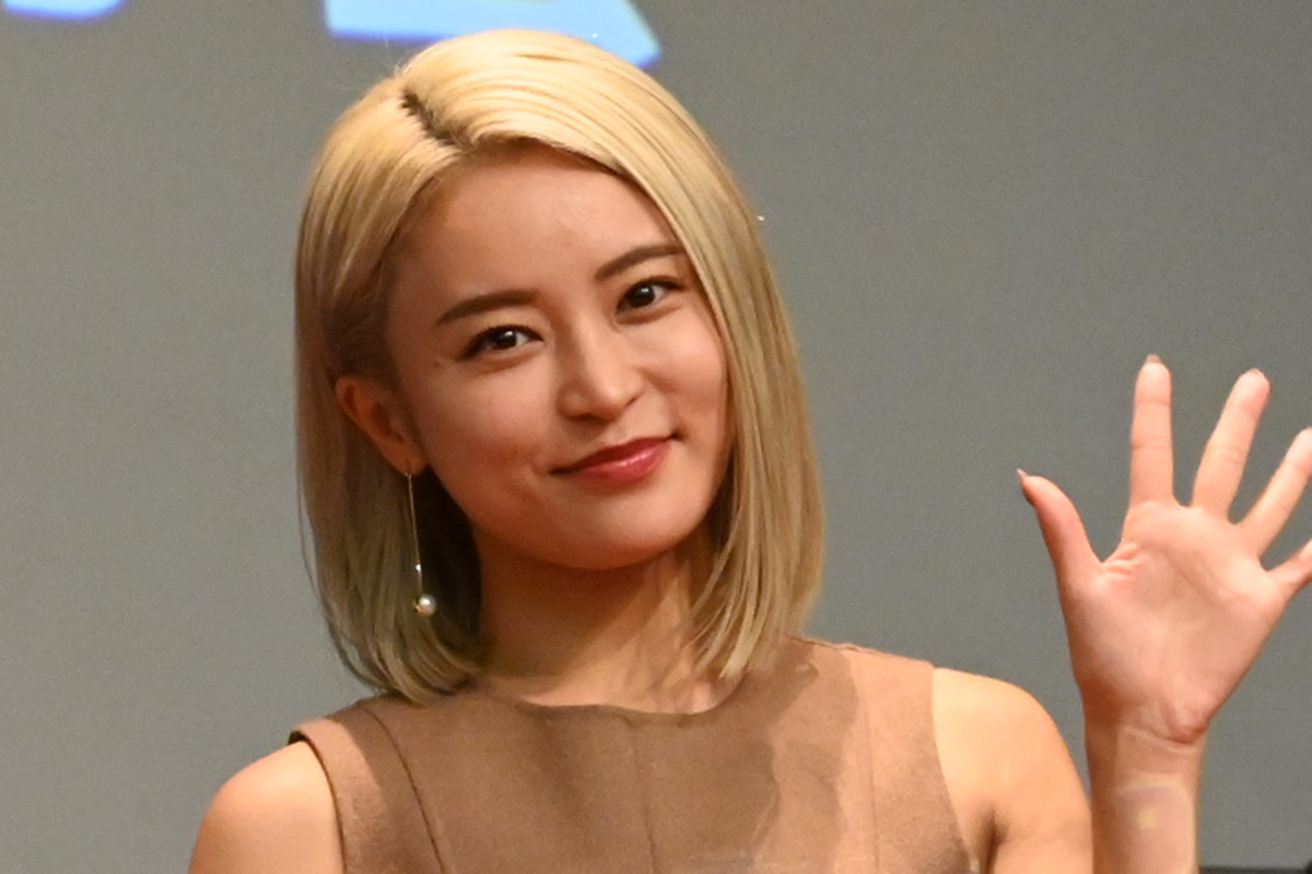 小島瑠璃子、へそ出しウエアでサウナ堪能　サウナ番組の新年一発目に登場「すごいな」「久々」