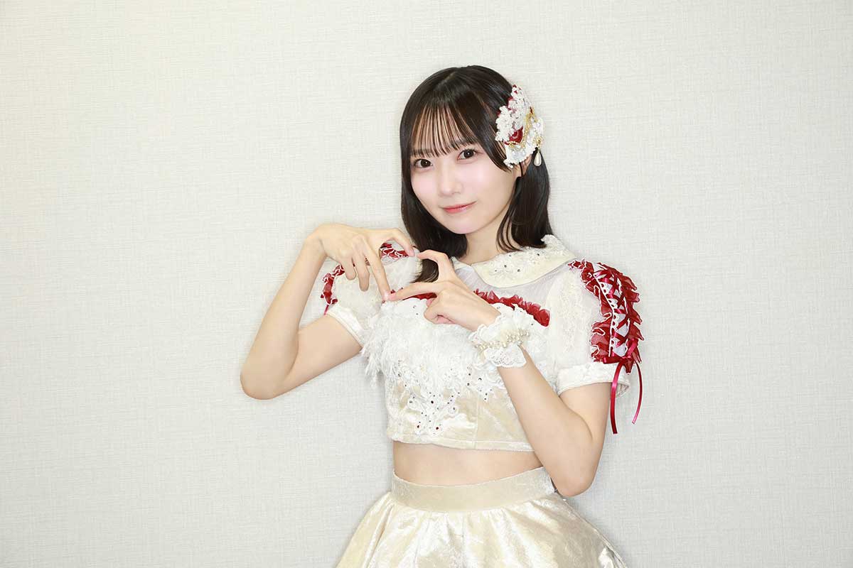 春海は新曲『ぎゅっと、冬恋。』で初の落ちサビを任された【写真：山口比佐夫】