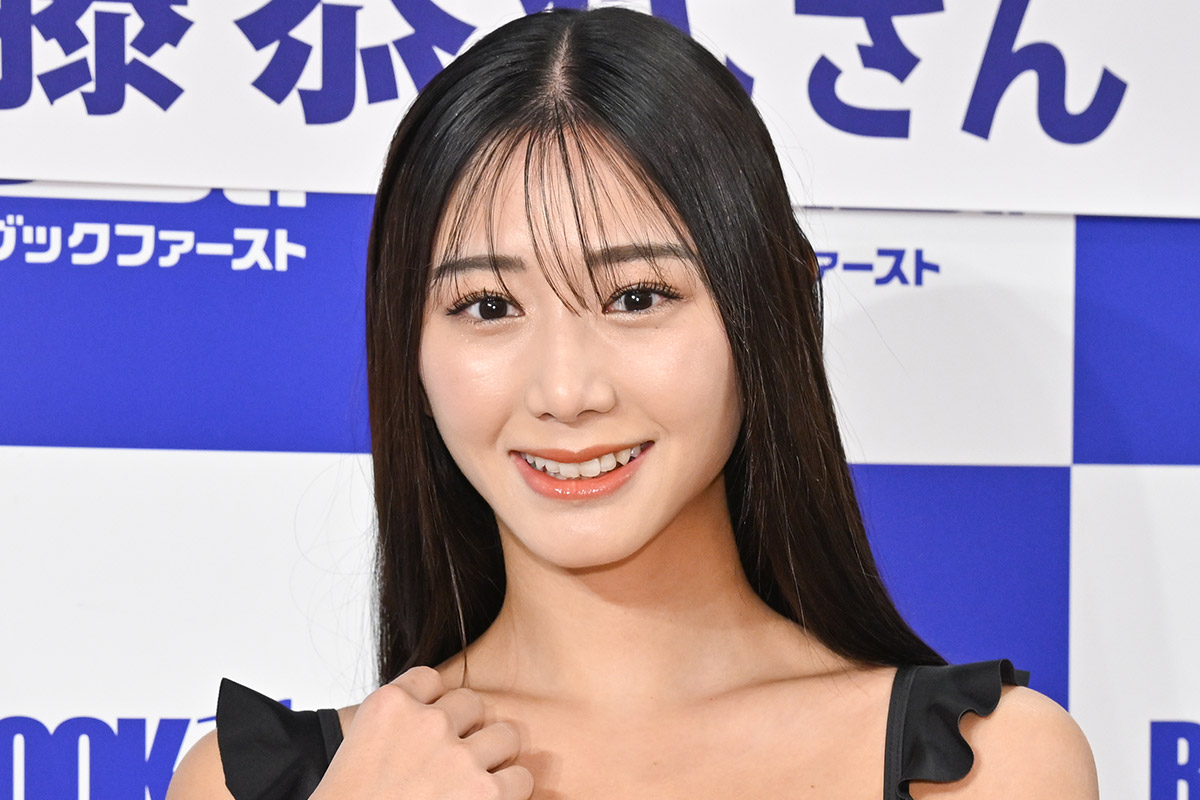 「いつ見てもすごいスタイル」　斎藤恭代の“全身”超ミニドレスに衝撃「とてもきれいで美しい」