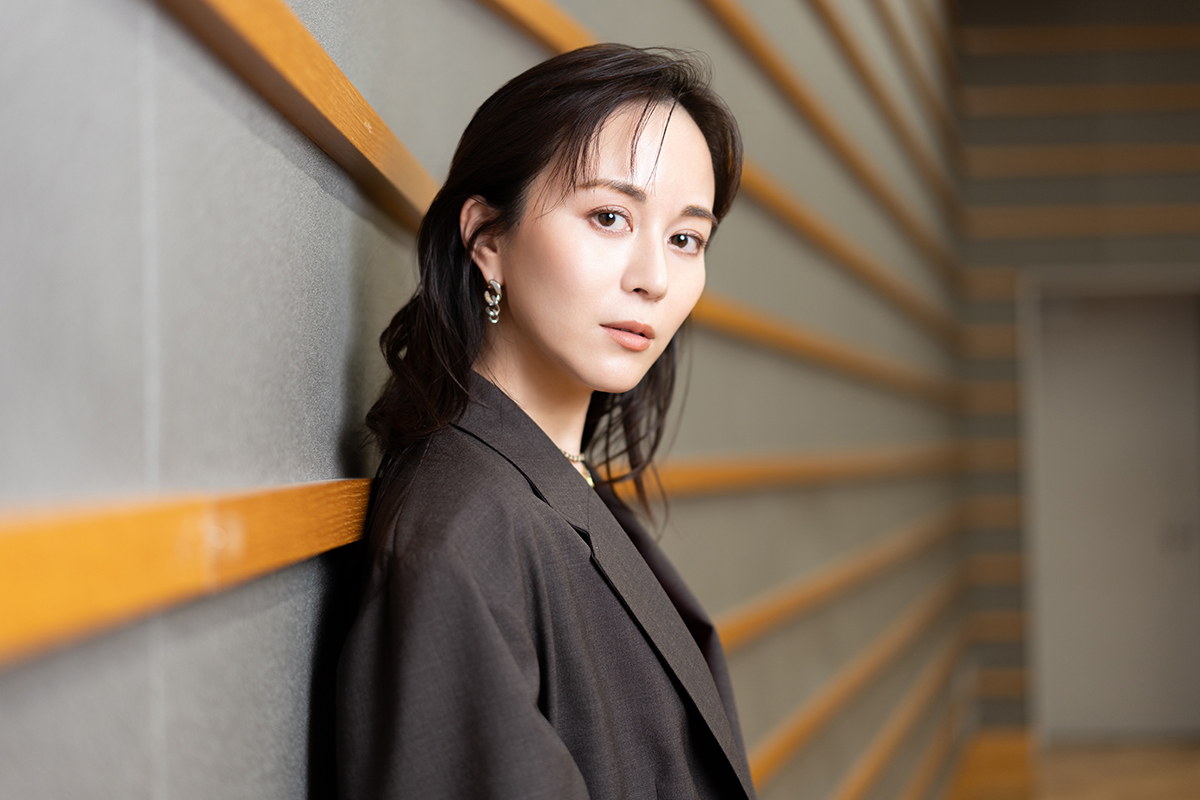 比嘉愛未が体現する「軽やかな生き方」　20年のキャリアと素顔に戻るための“習慣”