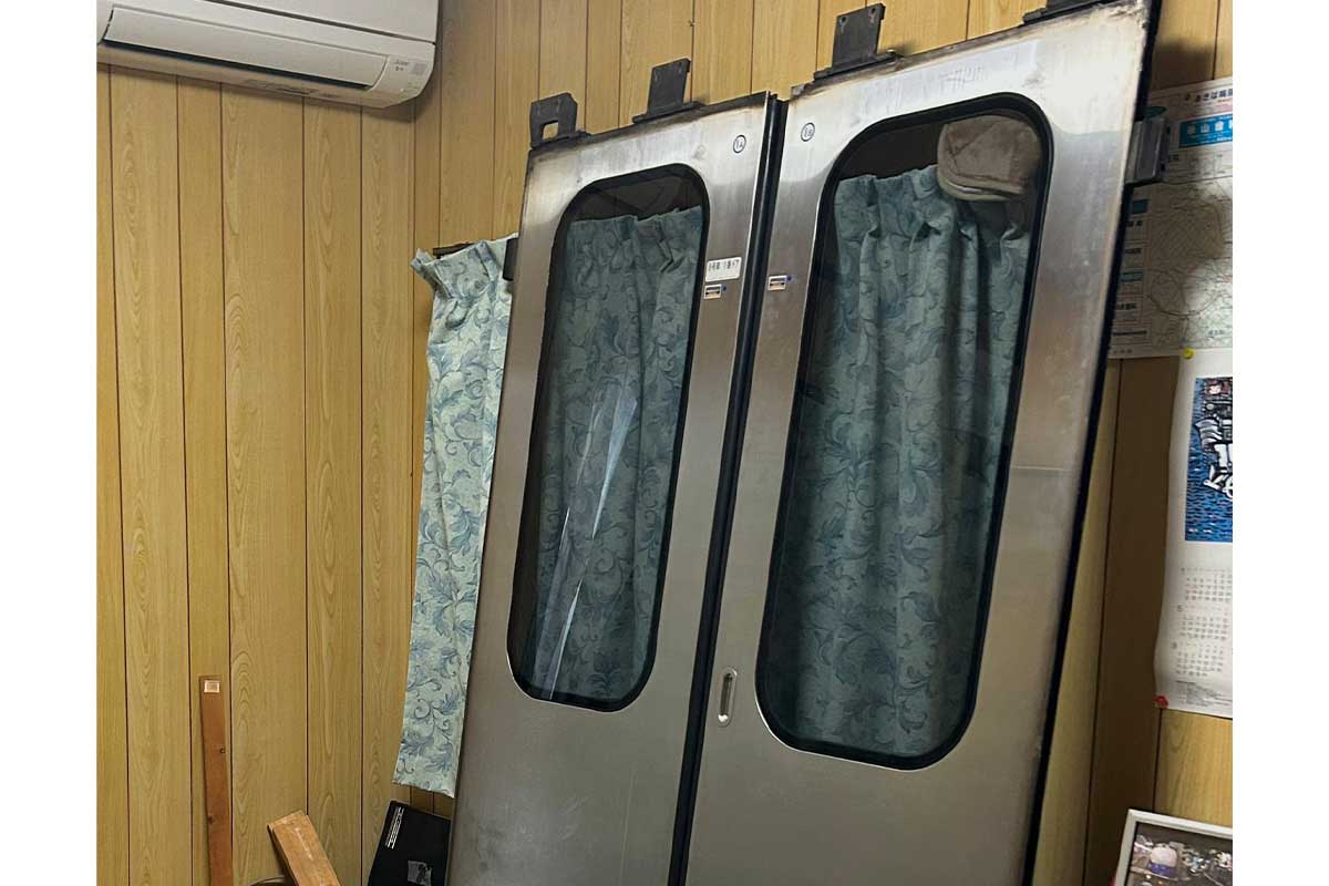 「すごい本物だ」「どこで買えんの？」X騒然　家に持ち帰って“違和感満載”「家族への言い訳を考えてます」