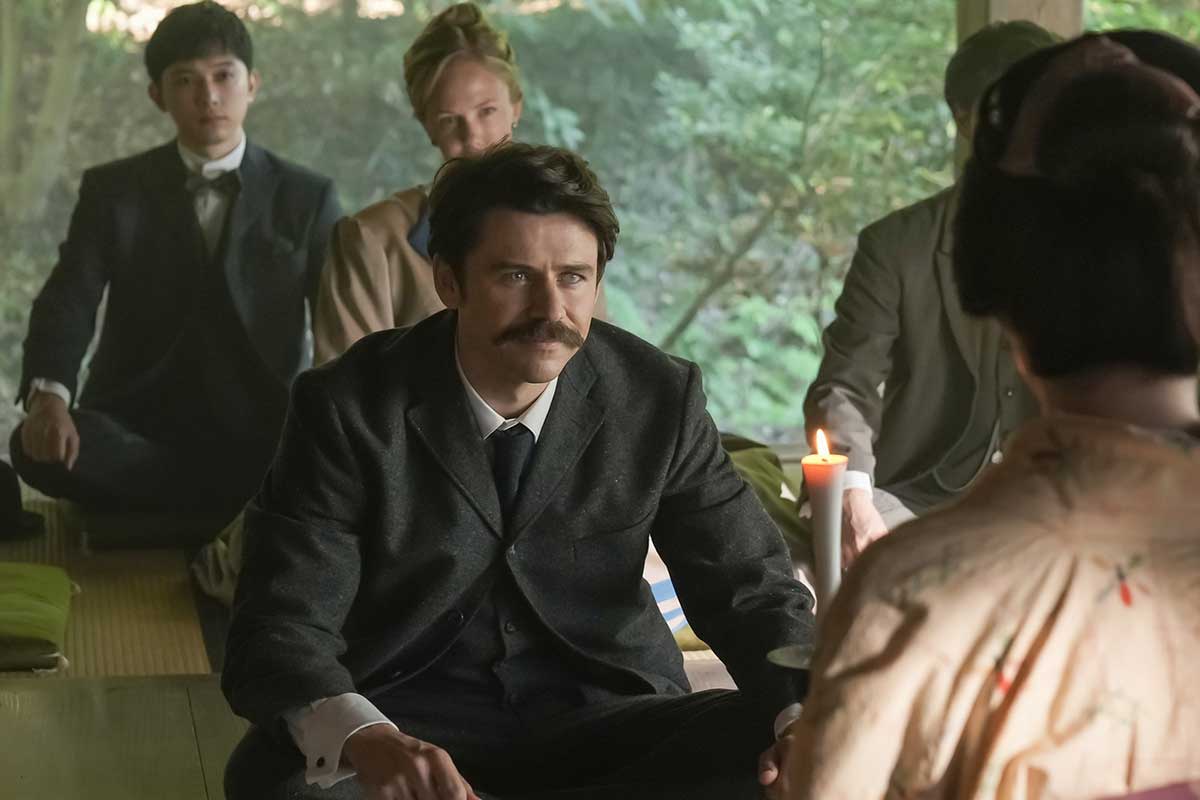 怪談に夢中のヘブン（トミー・バストウ）【写真：(C)NHK】