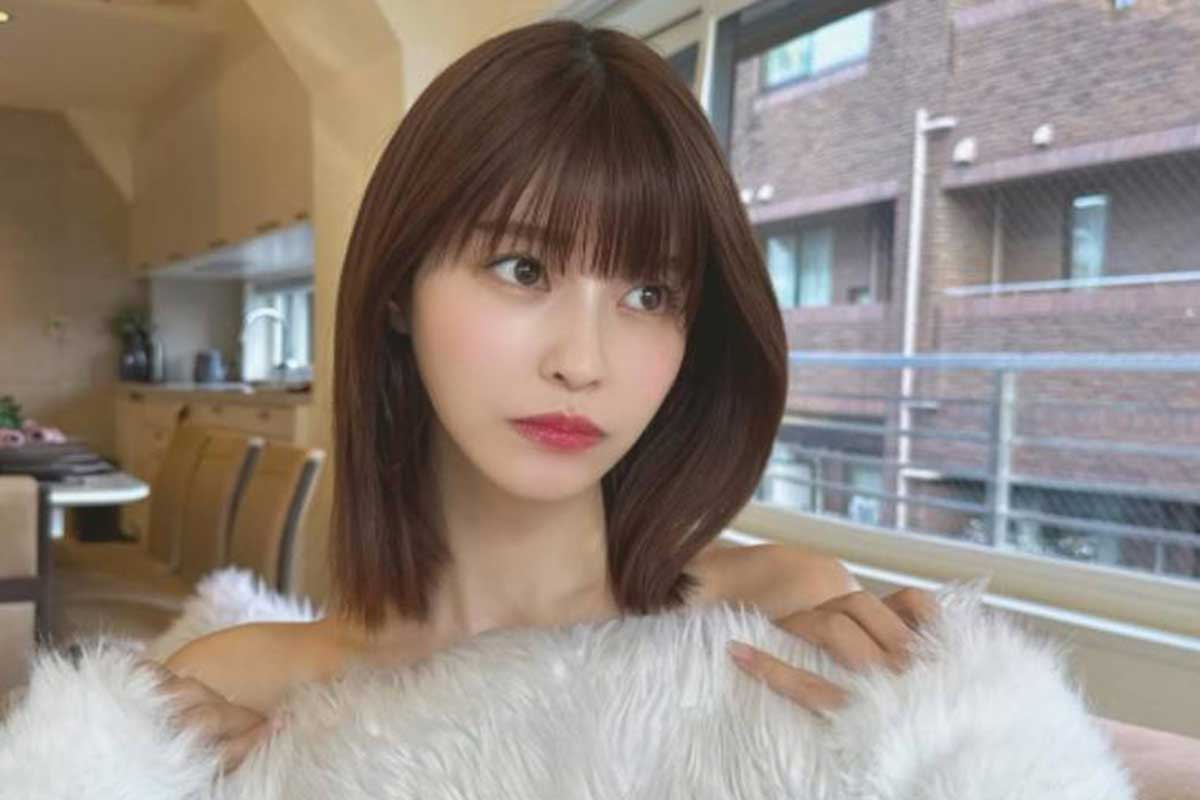岸明日香、白ふわ“たっぷり”肌見せスタイルにファン釘付け「やばあああ」「反則やー」
