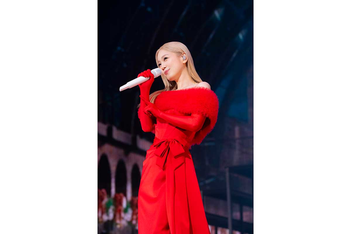 西野カナ、クリスマスライブで久々の金髪披露　「6時間かかった」との告白にファンほっこり