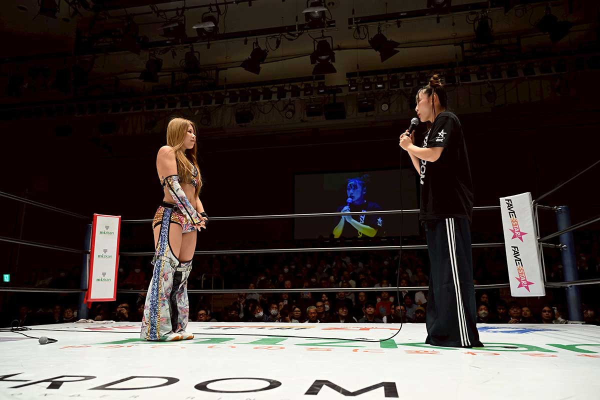 フワちゃん（右）との師弟対決はどうなる？【写真：(C)スターダム】