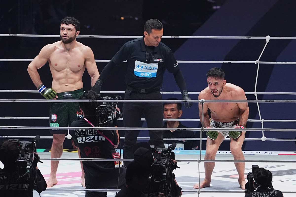 勝利したクレベル・コイケ（右）【写真：小林靖】