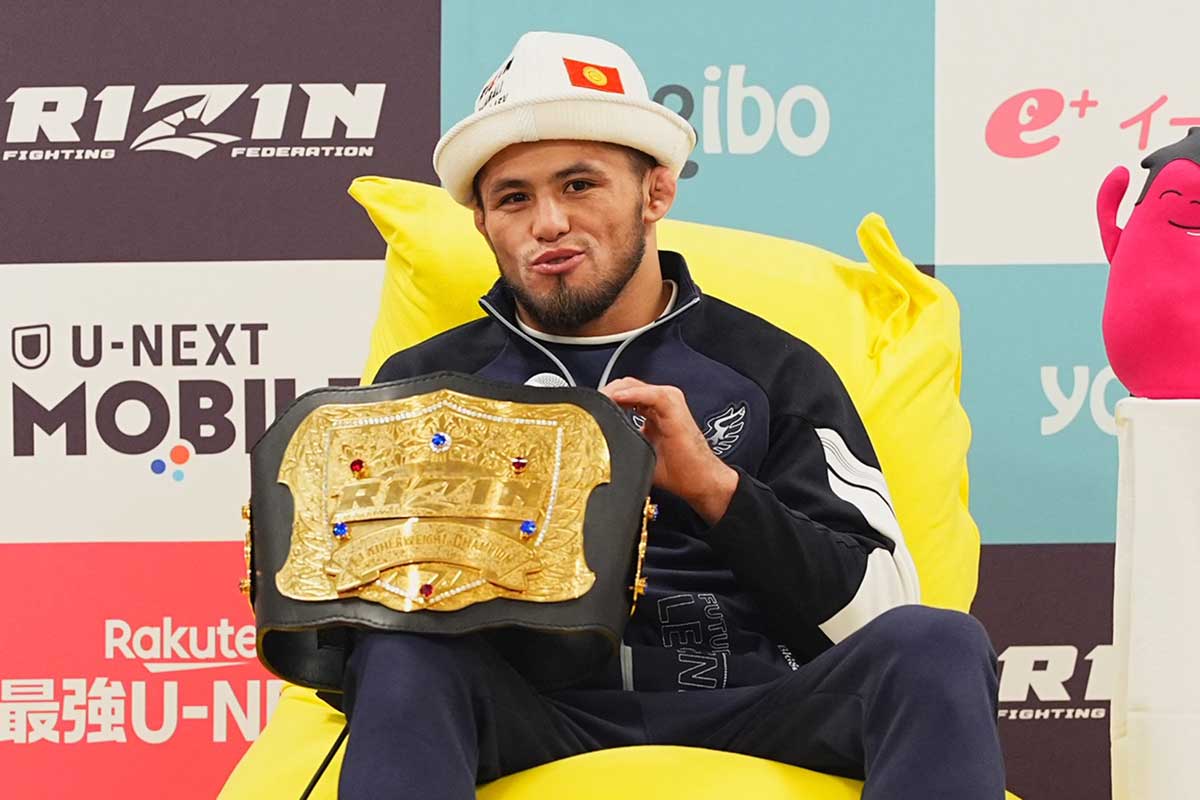 試合後、会見に臨んだラジャブアリ・シェイドゥラエフ【写真:小林靖】