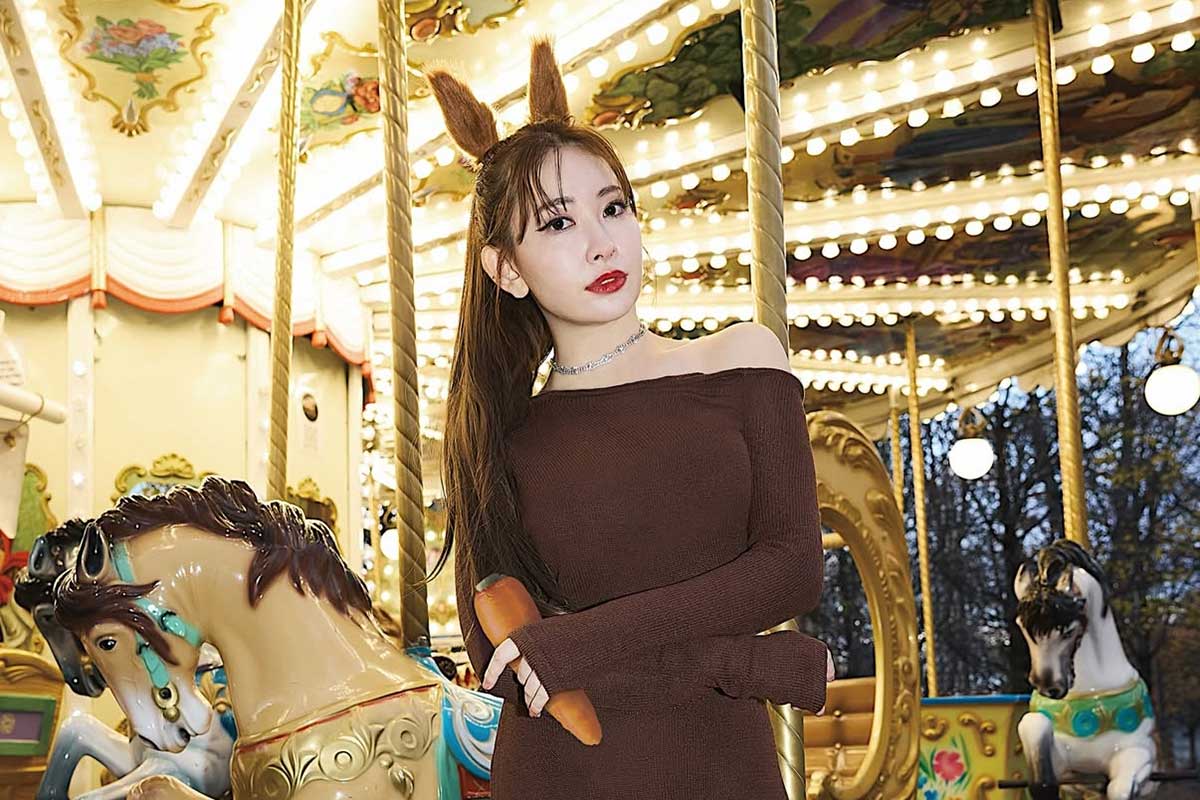 小嶋陽菜、圧巻のクオリティー　12年目の干支コスプレは“午”「美しい」と話題