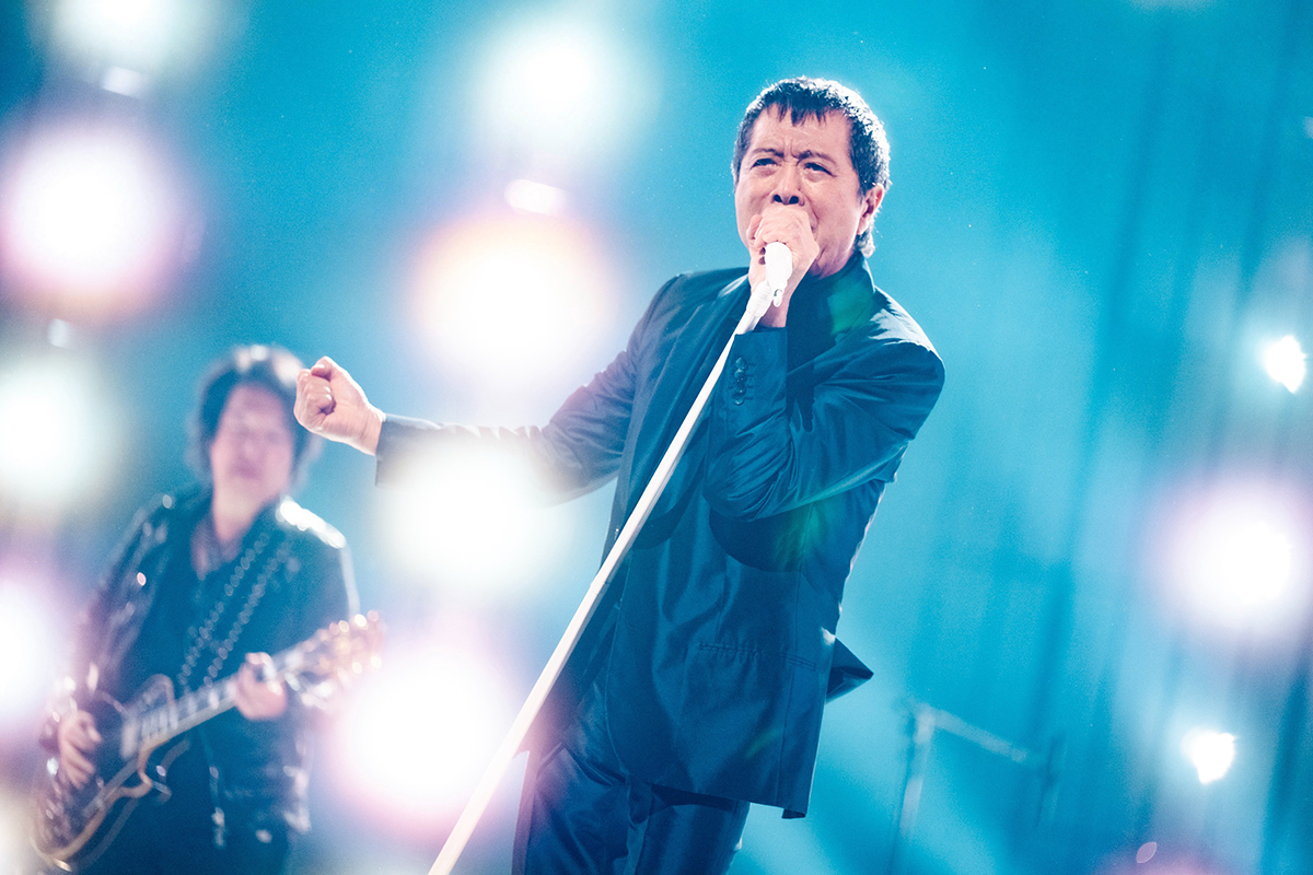 【紅白】矢沢永吉、サプライズ演出→駆け寄るスタッフにネット注目「袖から走ってくるの草」「プロの仕事」