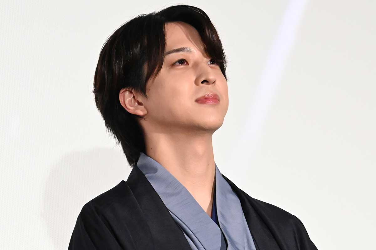 timelesz・寺西拓人、和装姿で凛々しく登場　声優初挑戦は大好きなロボットアクション「もうたまらない」