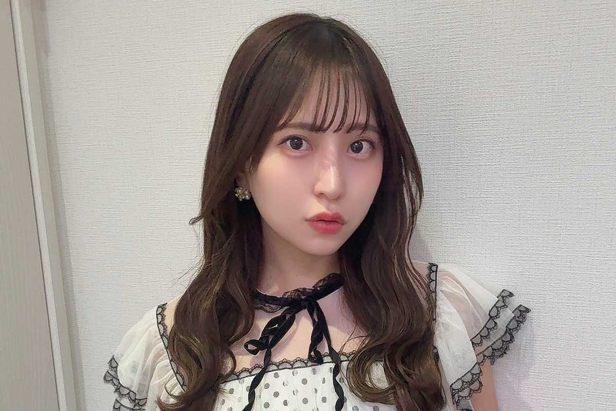 “かわいすぎる”漫画家グラドル「このワンピ不思議な形」　抜群スタイルでファン衝撃…竹内星菜に「美肌美人」の声