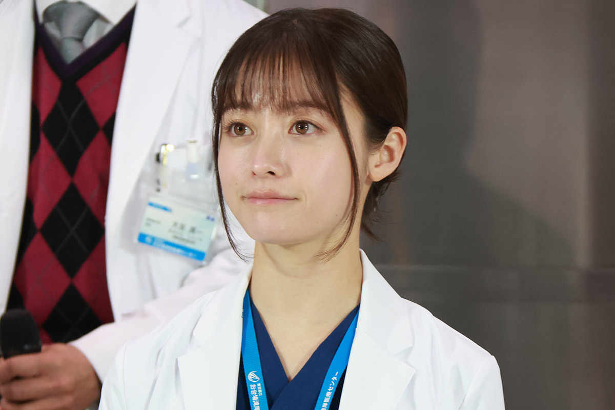 橋本環奈、向井理との初共演で驚き　せりふ回しを称賛「頭の切り替えがすごい」