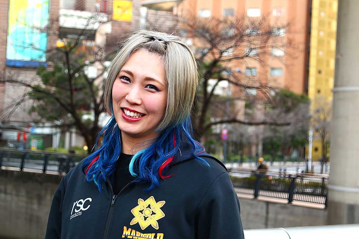 手のひらサイズの未熟児から170cmのレスラーへ　歌いながら戦う越野SYOKO.、弟子に金を持ち逃げされた壮絶過去