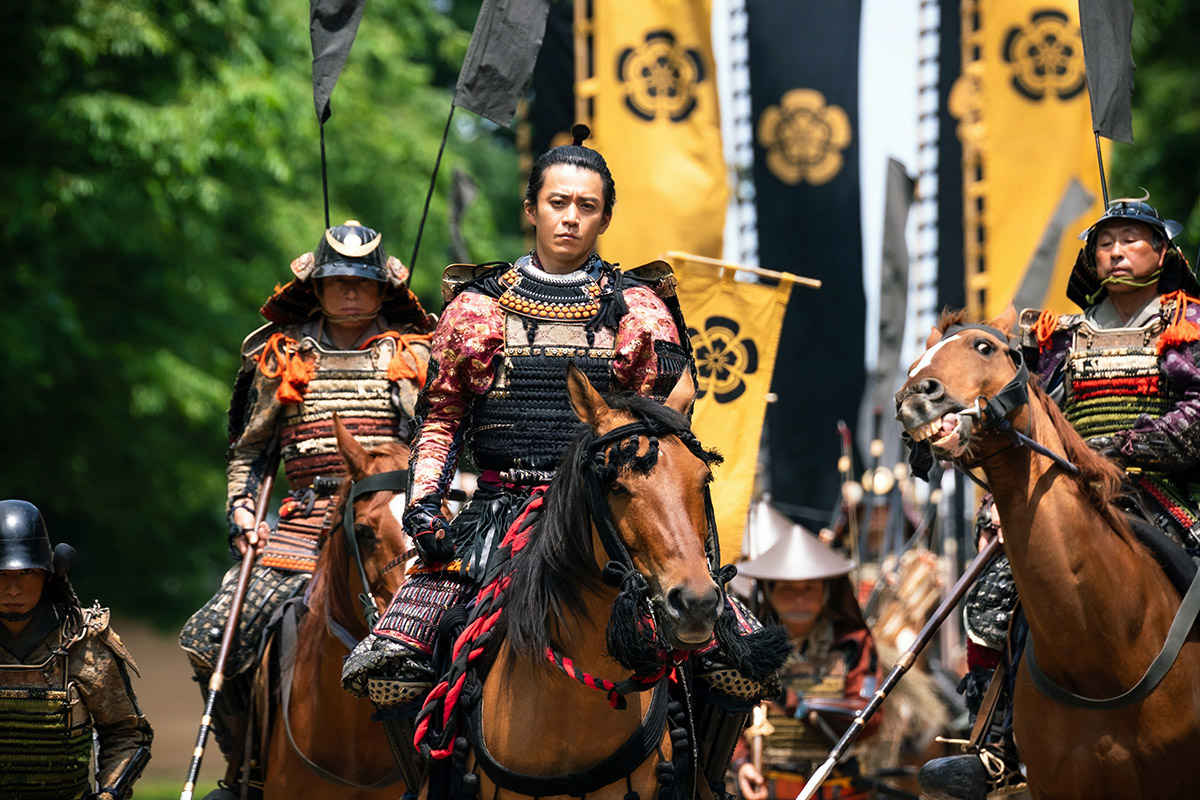 【豊臣兄弟！】“小栗信長”に視聴者恐怖「魔王節全開」「ラオウのよう」「圧すごい」