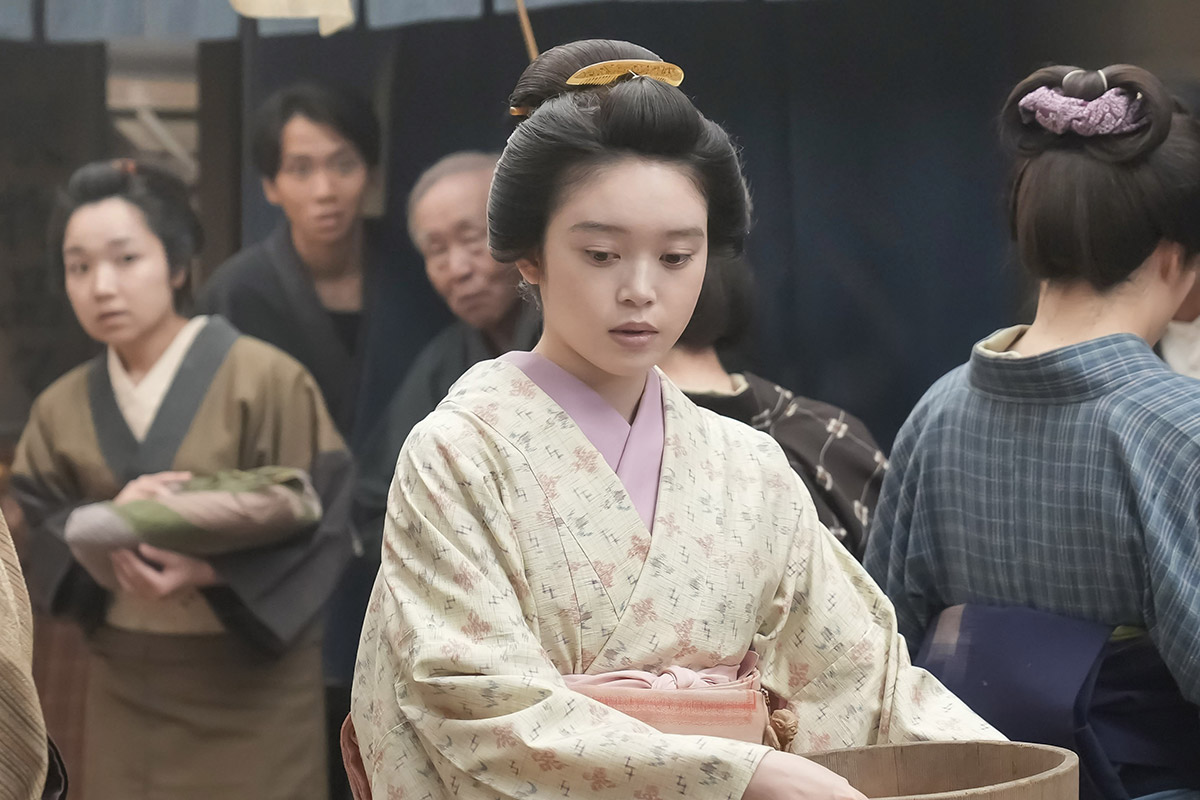 【ばけばけ】トキが町で見た衝撃光景　新聞には連載「ヘブン先生日録」