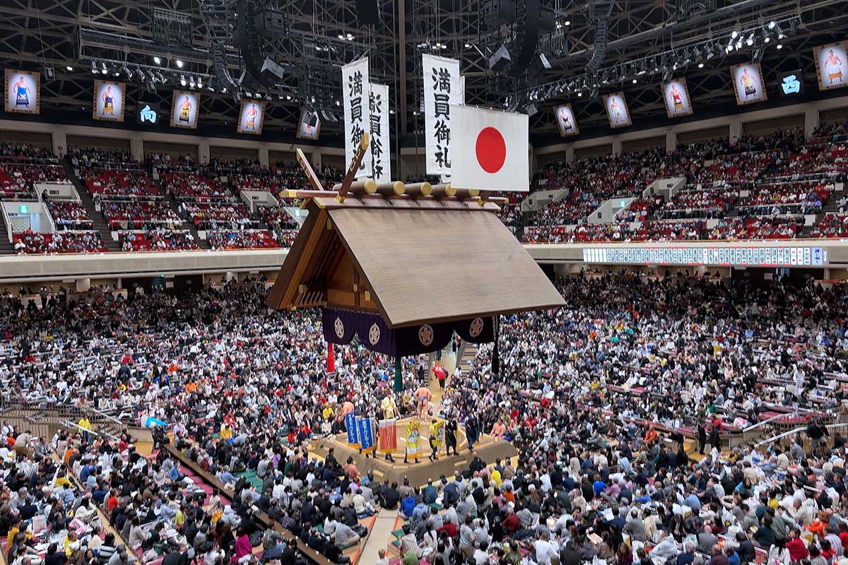 大相撲中継で「気になってしょうがない笑」「楽しそうw」　人気俳優に視聴者くぎ付け…高橋克実がトレンド入り