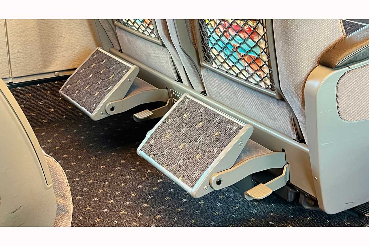 新幹線フットレストの使い方が話題に（写真はイメージ）【写真：写真AC】