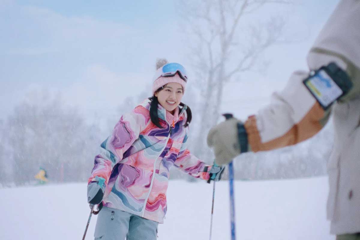 CM内でスキーに初挑戦した上坂樹里