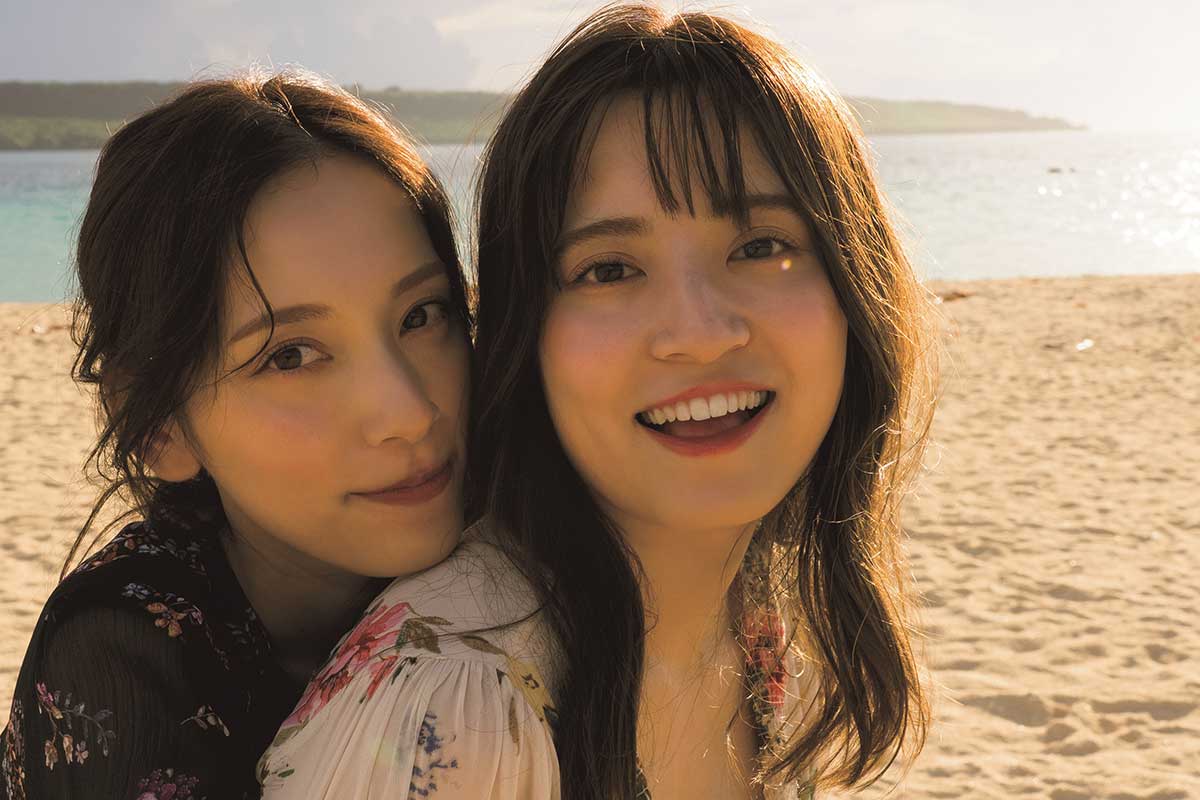 都丸紗也華＆亜華梨、初の姉妹写真集タイトルが発表　姉妹ならではの密着ショットが解禁