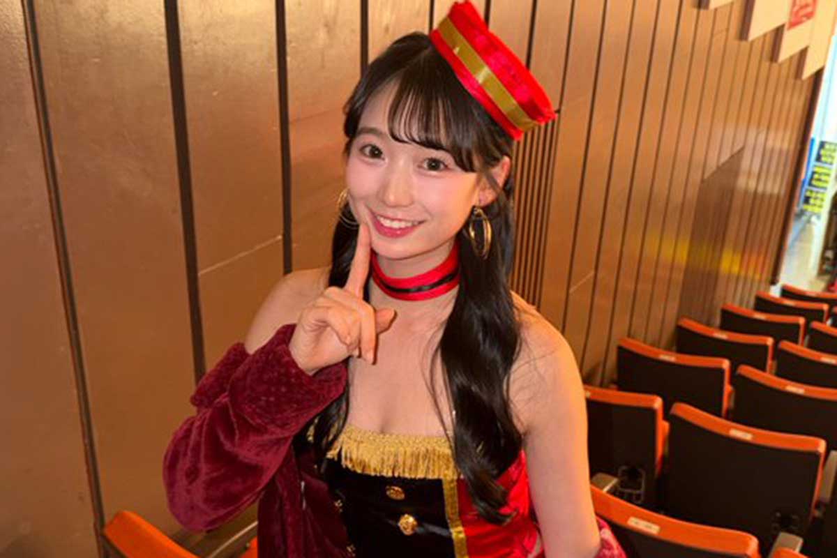 168cmのJKラウンドガール・百田汐里、ミット打ちに「スゴイ!!」「プロ目指すの？」　抜群スタイルに「足きれいすぎ」