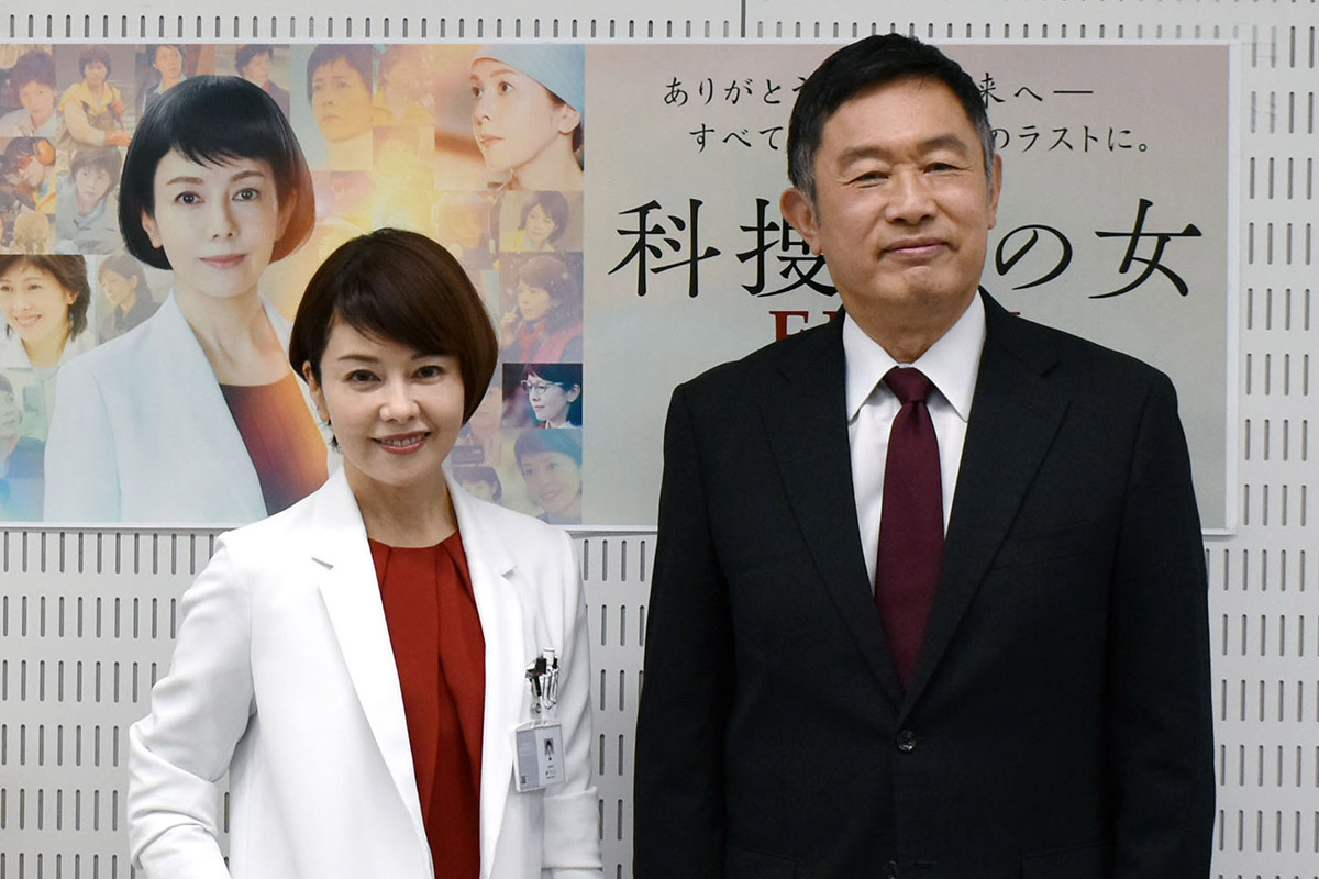 『科捜研の女 ファイナル』放送を前に取材会に参加した沢口(左)と内藤剛志【写真:ENCOUNT編集部】