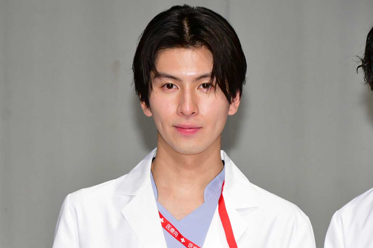 THE RAMPAGE・長谷川慎、撮影の合間に日向ぼっこ　幸せホルモン分泌も「変な集団みたいに（笑）」